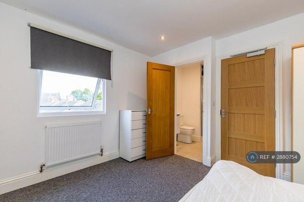 1 bedroom in a house share to rent - Photo 1