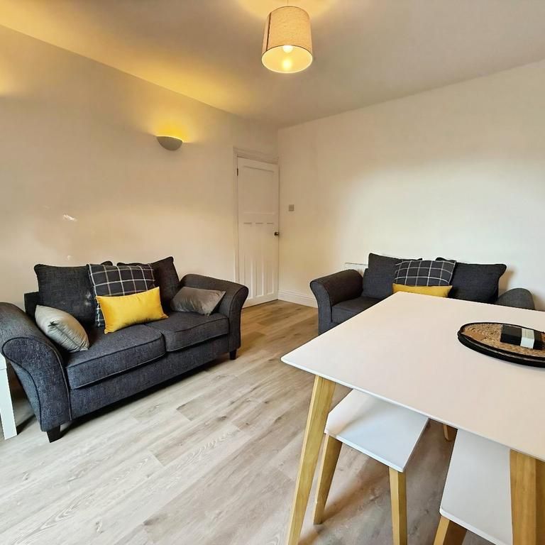 4 bedroom semi-detached house to rent - Photo 1