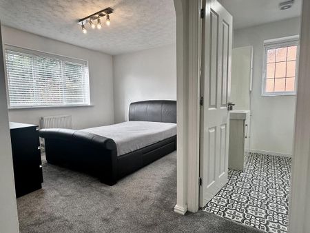 4 bedroom detached house to rent - Photo 5