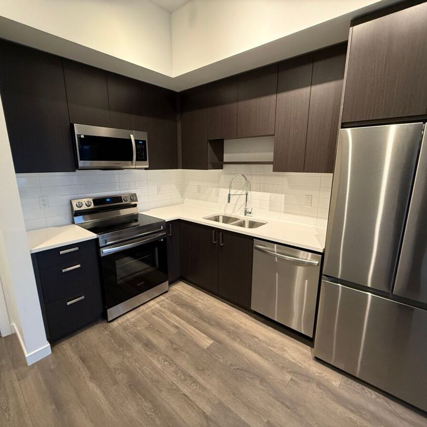 Modern Condo in Surrey - Photo 1