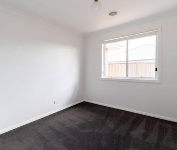 LOW MAINTENANCE LIVING IN A SOUGHT AFTER LOCATION - Photo 4