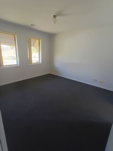 Sunshine, Space & Smiles - This One Has It All! - Photo 2