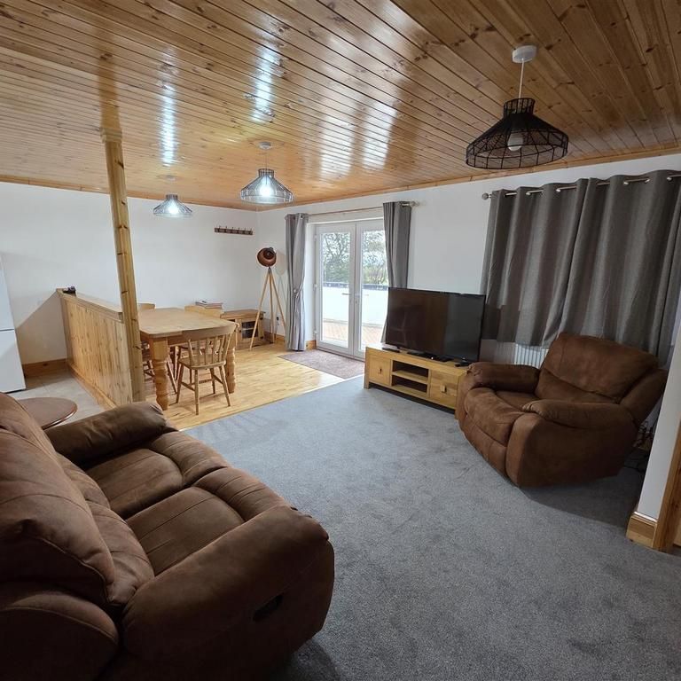 2 bedroom detached bungalow to rent - Photo 1