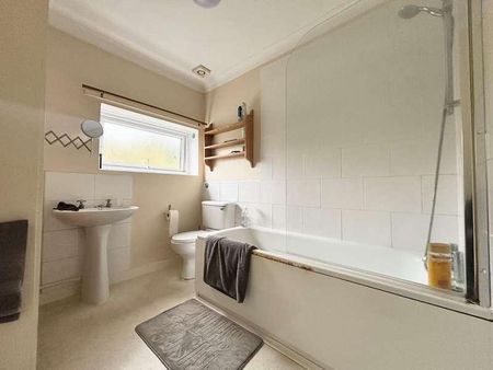 Colchester Road, Halstead, CO9 - Photo 5