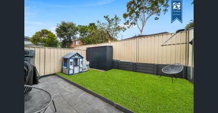 Beautifully Presented 3-Bedroom Townhouse in a Prime Location - Photo 2