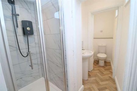 Trowbridge, BA14 - Photo 4