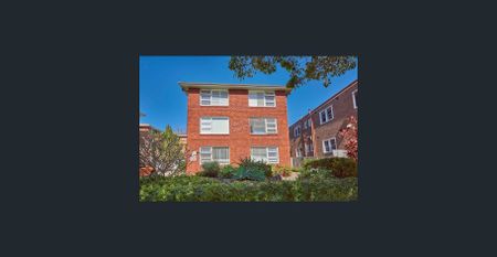 Conveniently Located, Ground Floor Apartment - Photo 4