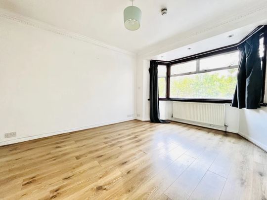 The Vale, Cricklewood, London, NW11 - Photo 1