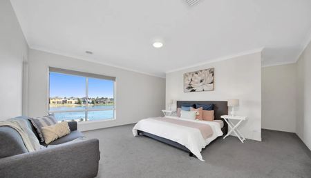 Luxury Living on Waterside - Photo 3