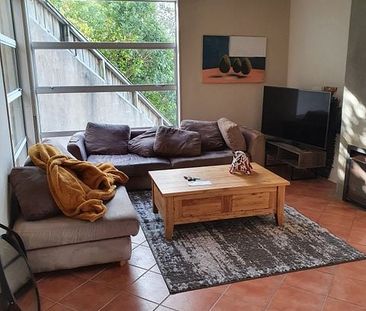 Sunny 4BR Wadestown Haven with Views! - Photo 2