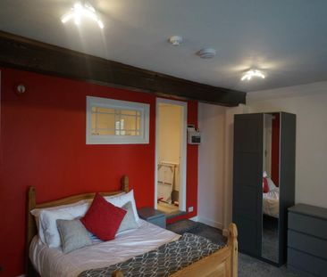 Ty Ddewi Apartment, The Crescent - Photo 1