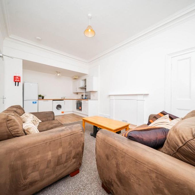 3 bedroom flat to rent - Photo 1