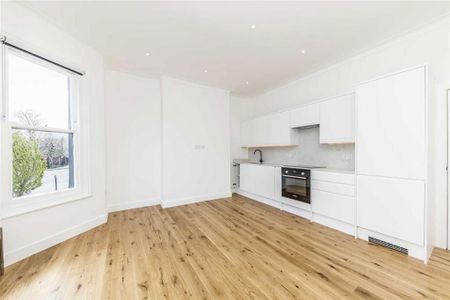 3 bedroom flat to rent - Photo 3