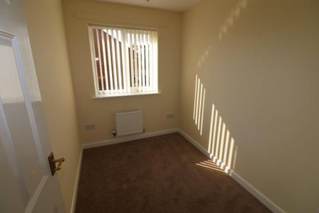3 bedroom semi-detached house to rent - Photo 4