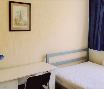 4 bedroom semi-detached house to rent - Photo 6