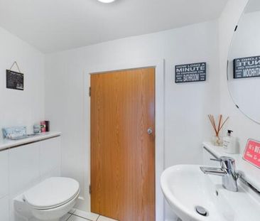 62 Pretoria Road, Chertsey - 1 bedroomProperty for lettings - Seymours - Photo 5
