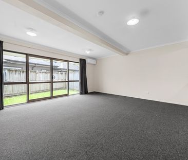 Discover comfortable and convenient living in this well-maintained ... - Photo 2