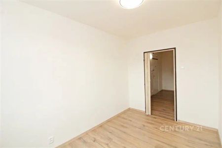 Pronájem bytu 3+kk s lodžií, Praha 8 Bohnice - Photo 2