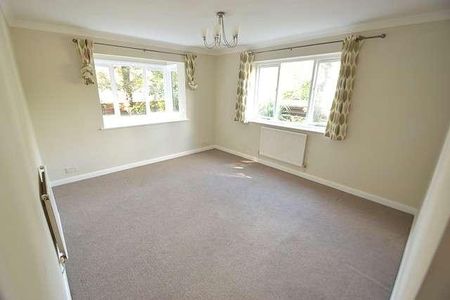 Bedroom Ground Floor Apartment In Milford, GU8 - Photo 5