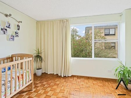 Stylish Apartment in Prime Neutral Bay Location - Photo 3