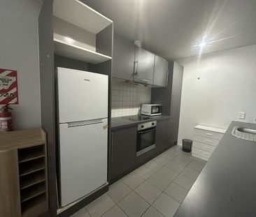 CBD Apartment - Photo 2