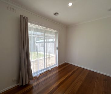 10 Green Avenue, Kingsbury VIC 3083 - Photo 4