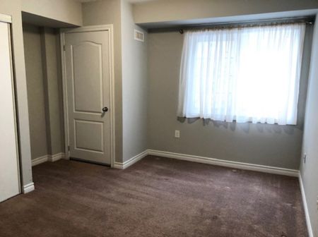 Two bedroom condo Barrie Ontario - Photo 5