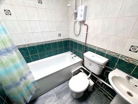 1 bedroom Flat To Let - Photo 4