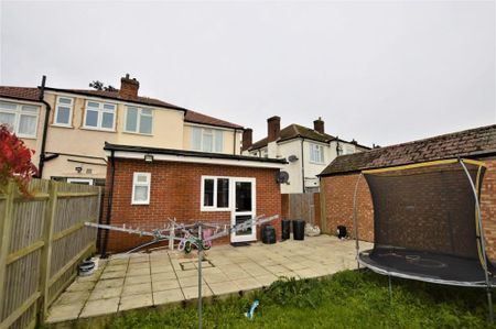 3 bedroom semi-detached house to rent - Photo 4