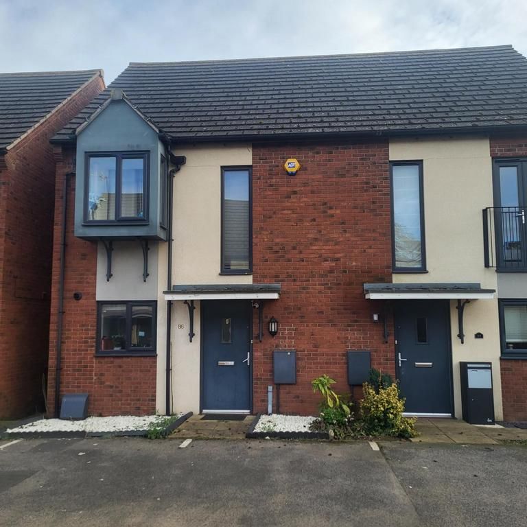 3 bedroom semi-detached house to rent - Photo 1