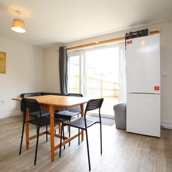 6 bedroom terraced house to rent - Photo 1