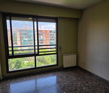 Spectacular Apartment for Rent in Malilla with Parking Space Included - Foto 5