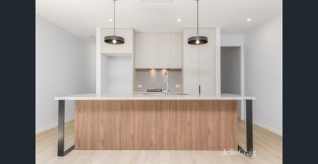 Executive Residence with Attention to Detail - Photo 3