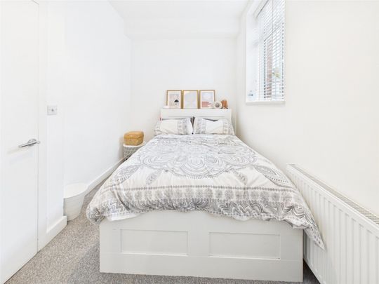 Second Cross Road, Twickenham, Twickenham, TW2 - Photo 1