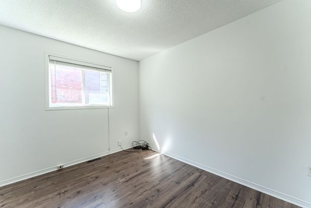 For Lease - 9 Kestrel Court Unit# Upper, Barrie, Ontario - Photo 1