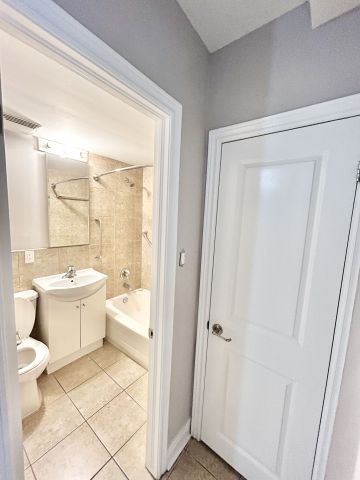 For Lease - 11 Thirty Third Street Unit# 104, Toronto, Ontario - Photo 5