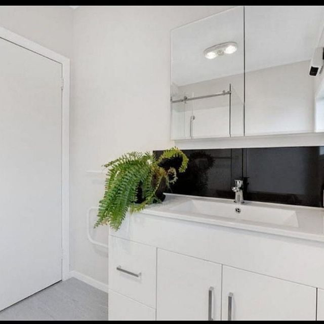 Charming 4BR Home in Papakura - Photo 1