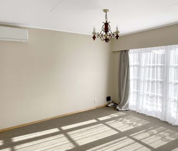 Family Living in Wainuiomata! - Photo 1