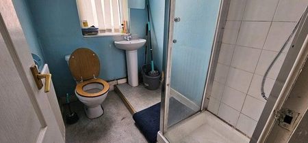 1 bedroom in a house share to rent - Photo 5