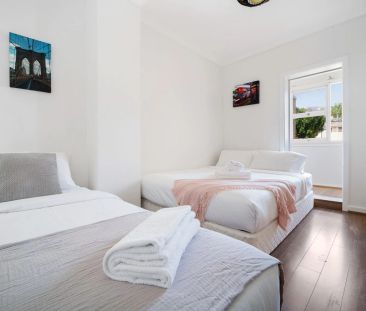 Sophisticated and Stylish Renovated House with Pool - Photo 4