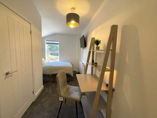 1 bedroom in a house share to rent - Photo 1
