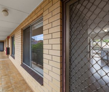 Light, Bright & Modern Low-Maintenance Unit Living - Photo 2