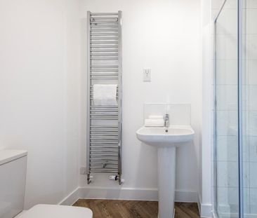 4 bedroom terraced house to rent - Photo 1