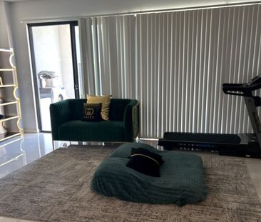 Spacious 5-Bedroom Family Home in the Heart of Pendle Hill - Photo 6