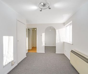 Studio To Let - Photo 1