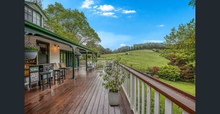 STUNNING WEATHERBOARD IN PRME LOCATION - Photo 2