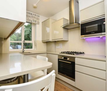 Lancaster Court, Fulham Broadway, London - Photo 4
