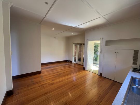 921 Hampton St, Brighton - Photo 1