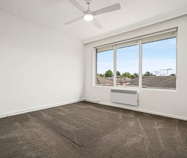 Sophisticated Living with Exceptional Appeal - Photo 3