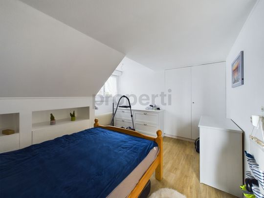 Heimelig 2.5-Zimmer-Wohnung mit Galerie und Aussicht in Uttigen - Photo 1